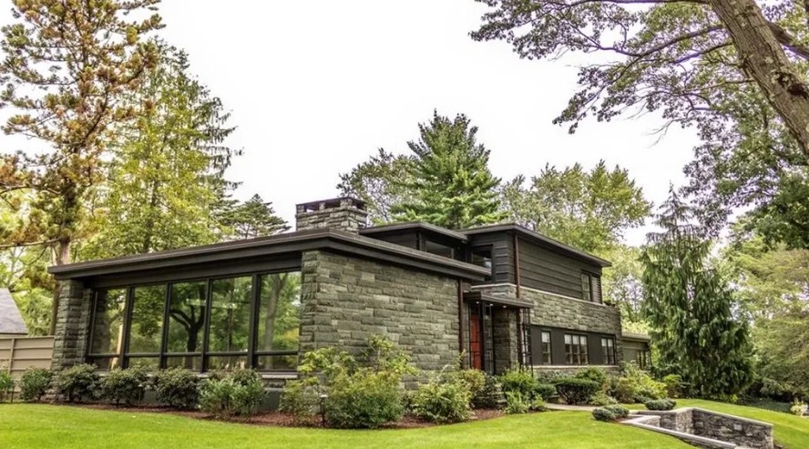 80 Clarendon Ave, East Side of Prov, RI 02906