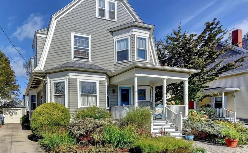 8 Rhode Island Ave, East Side of Prov, RI 02906