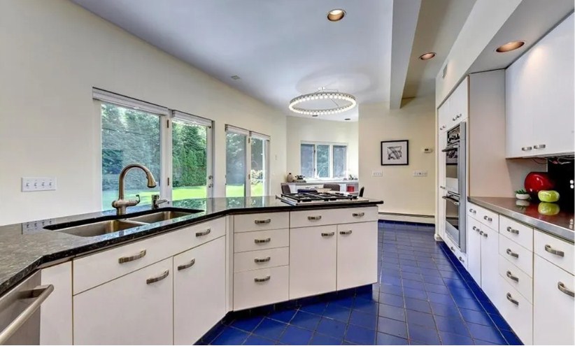 27 Loring Ave, East Side of Prov, RI 02906