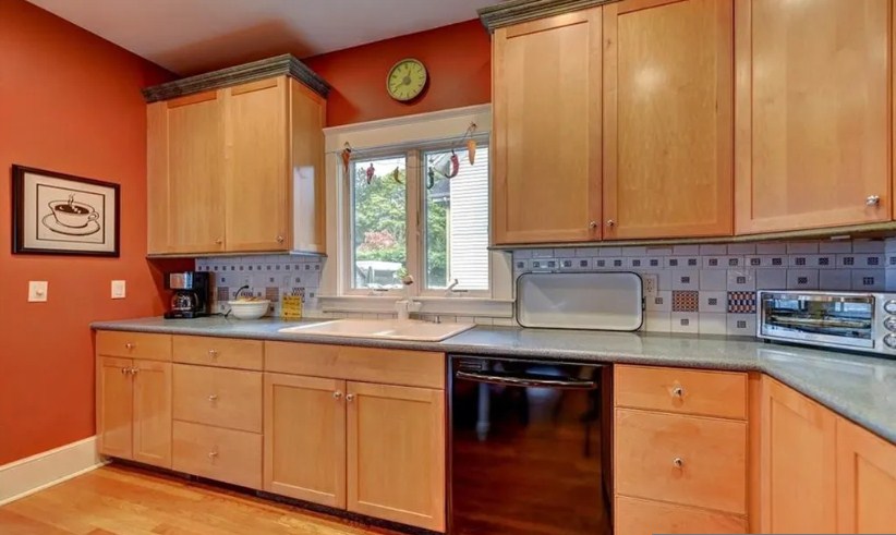8 Rhode Island Ave, East Side of Prov, RI 02906