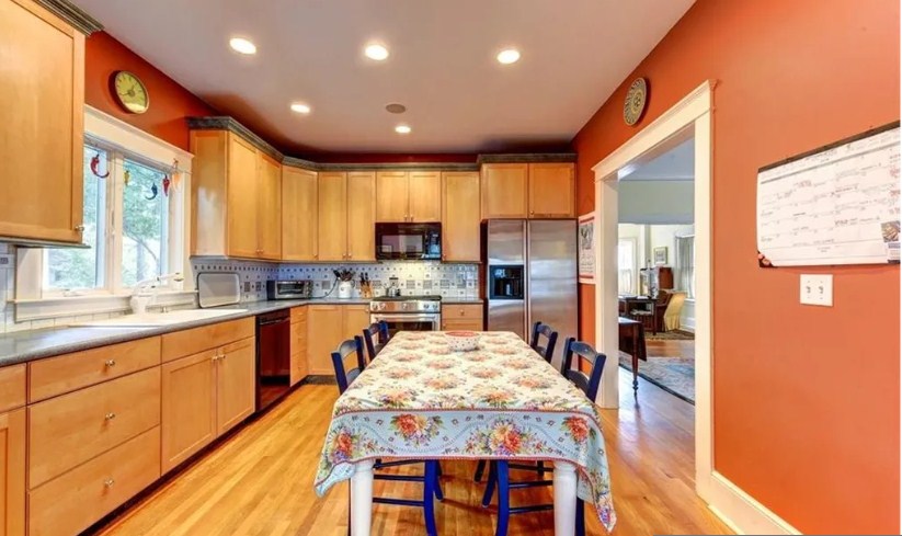 8 Rhode Island Ave, East Side of Prov, RI 02906