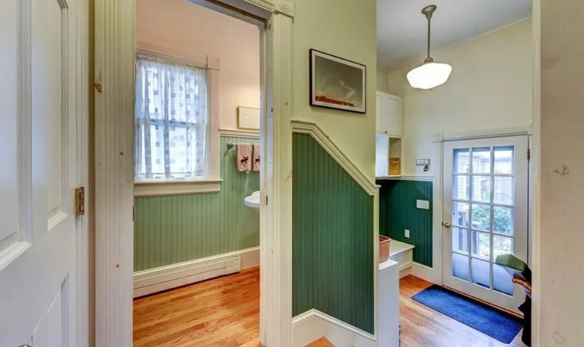 8 Rhode Island Ave, East Side of Prov, RI 02906