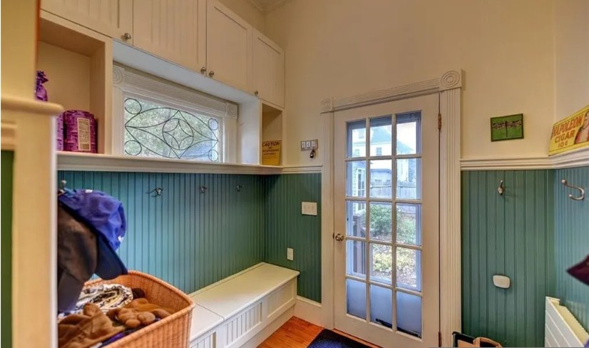 8 Rhode Island Ave, East Side of Prov, RI 02906