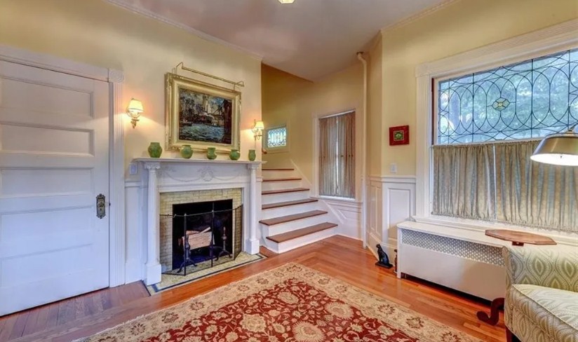 8 Rhode Island Ave, East Side of Prov, RI 02906