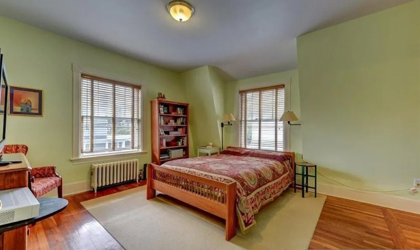 8 Rhode Island Ave, East Side of Prov, RI 02906