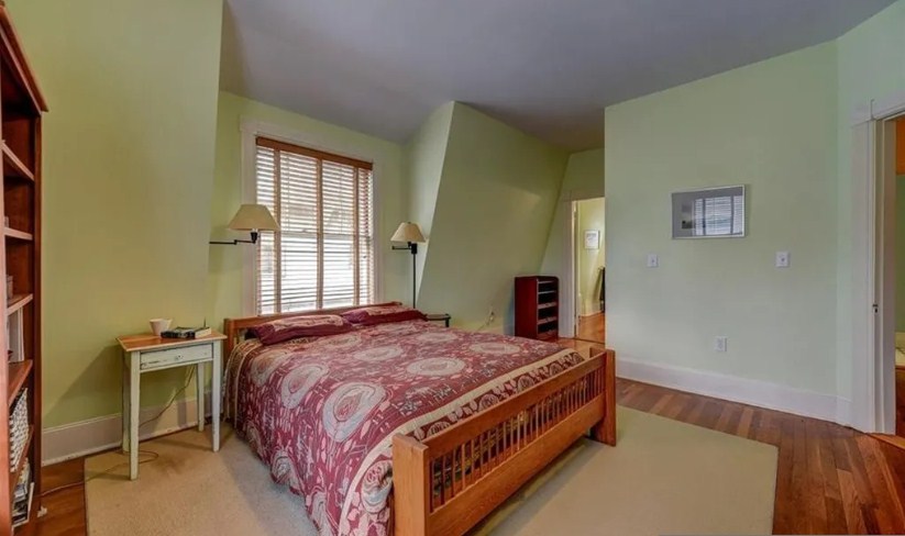 8 Rhode Island Ave, East Side of Prov, RI 02906