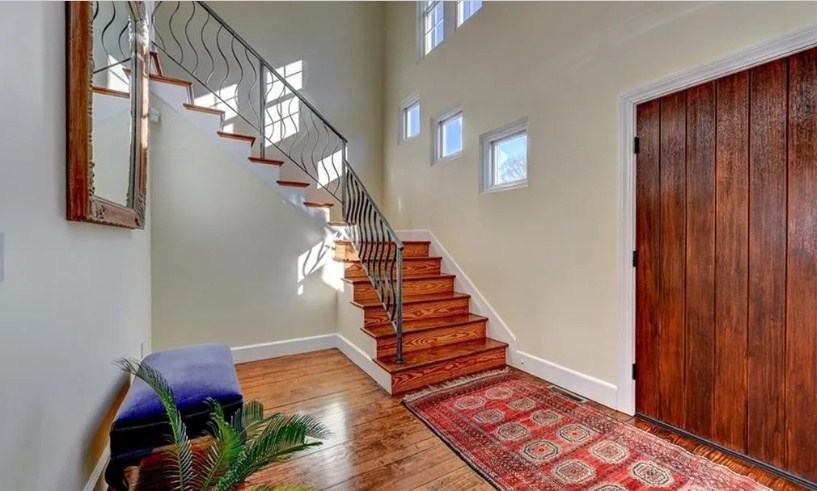 224 Doyle Ave, East Side of Prov, RI 02906