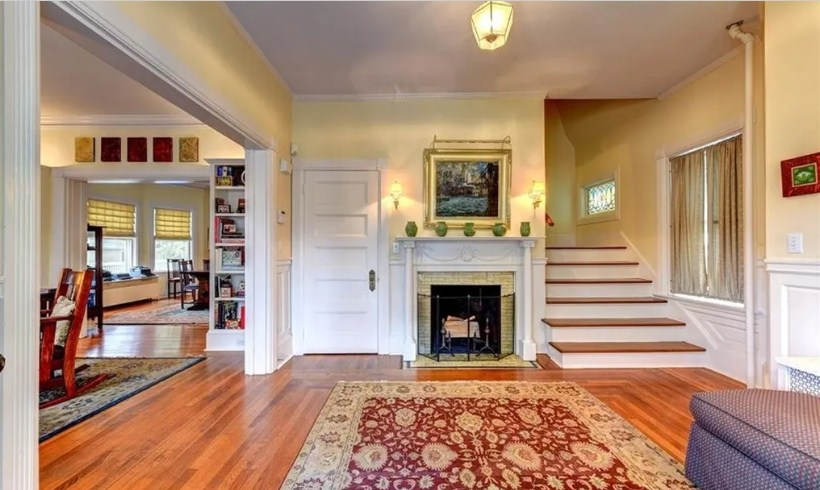 8 Rhode Island Ave, East Side of Prov, RI 02906