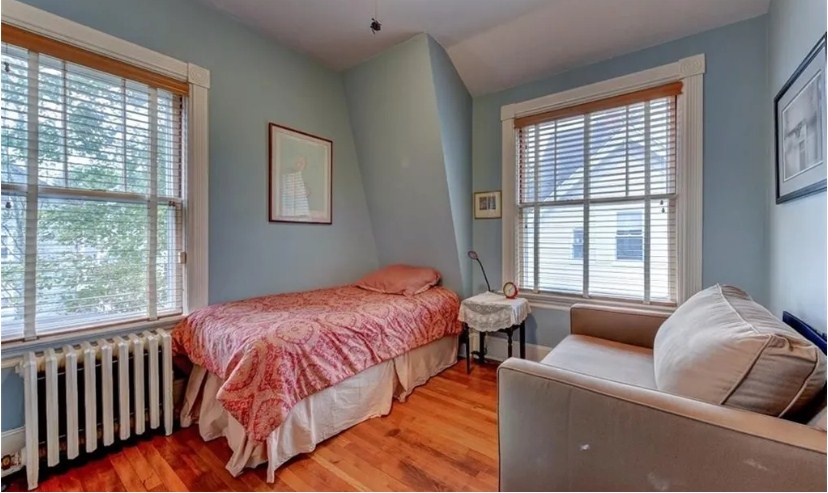 8 Rhode Island Ave, East Side of Prov, RI 02906