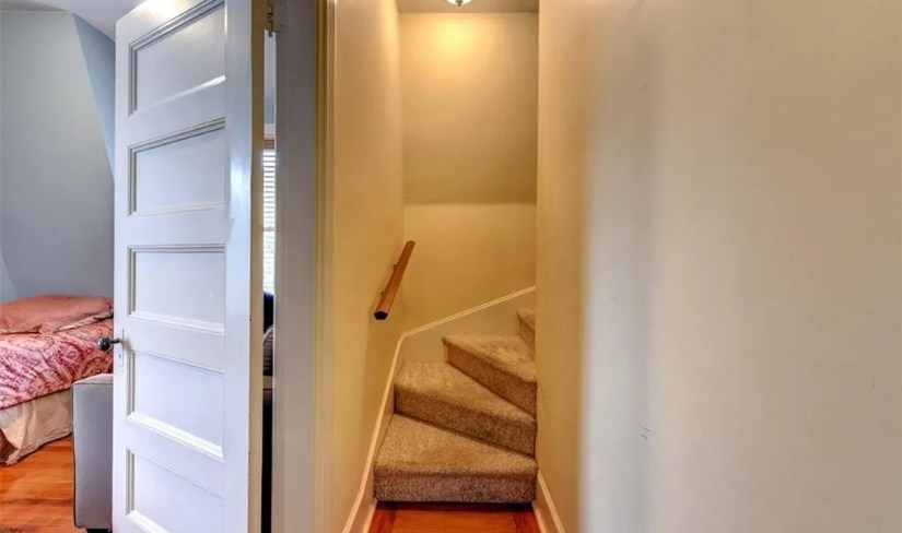 8 Rhode Island Ave, East Side of Prov, RI 02906