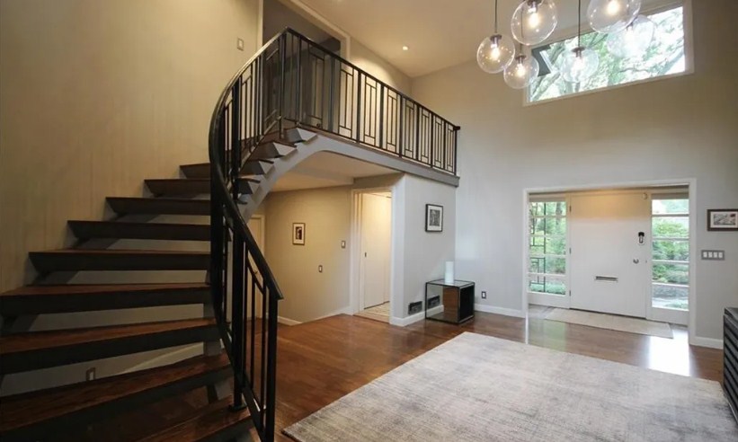 80 Clarendon Ave, East Side of Prov, RI 02906