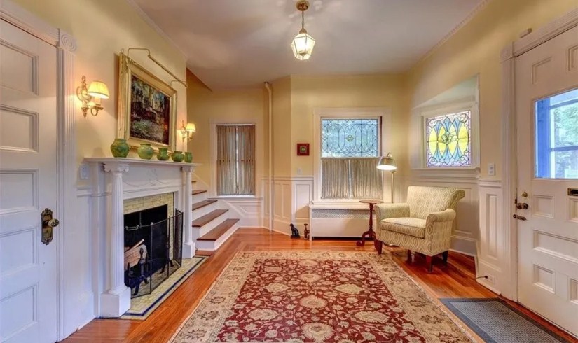 8 Rhode Island Ave, East Side of Prov, RI 02906