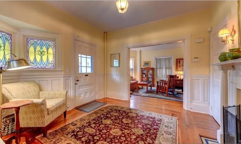 8 Rhode Island Ave, East Side of Prov, RI 02906
