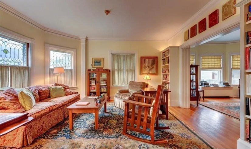 8 Rhode Island Ave, East Side of Prov, RI 02906