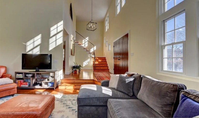 224 Doyle Ave, East Side of Prov, RI 02906