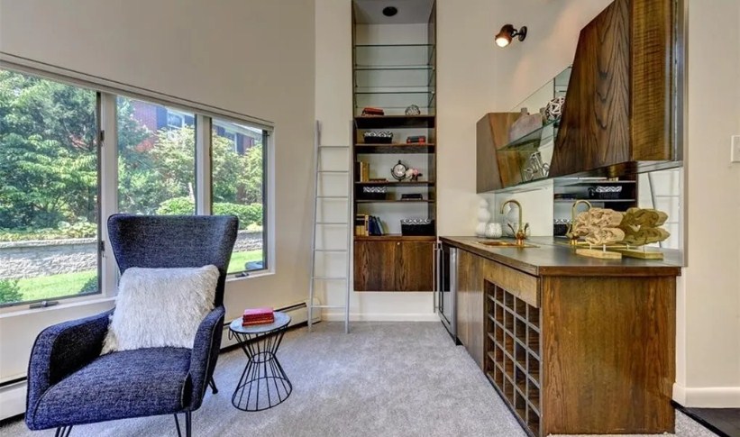 27 Loring Ave, East Side of Prov, RI 02906