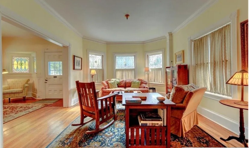 8 Rhode Island Ave, East Side of Prov, RI 02906