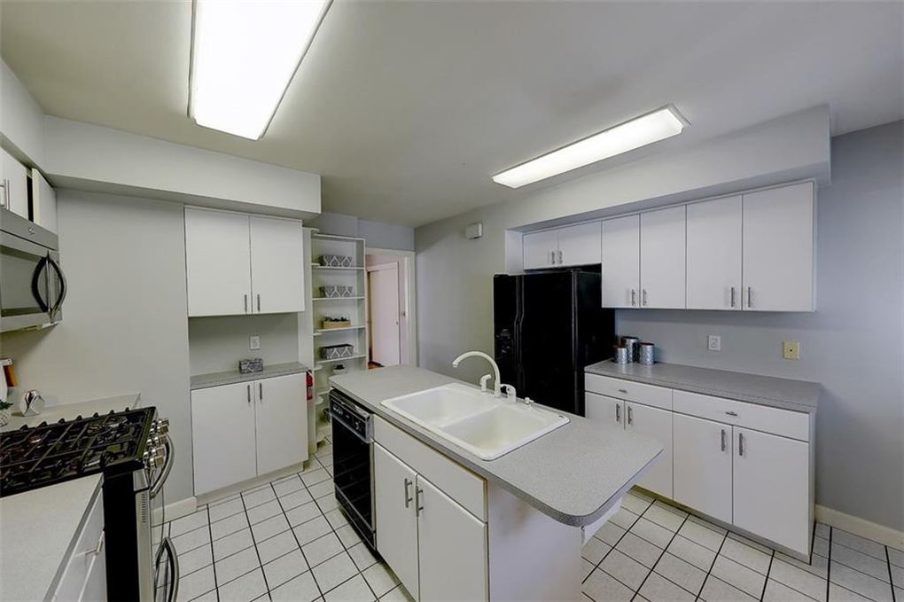 230 Laurel Ave, East Side of Prov, RI 02906