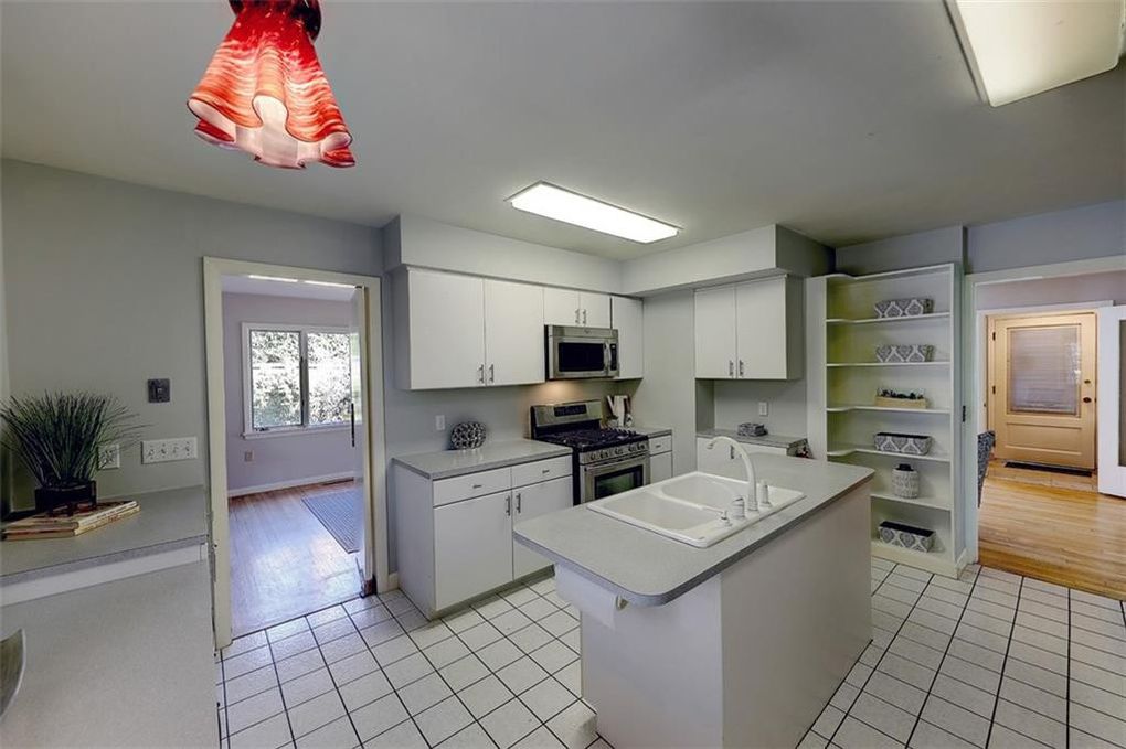 230 Laurel Ave, East Side of Prov, RI 02906