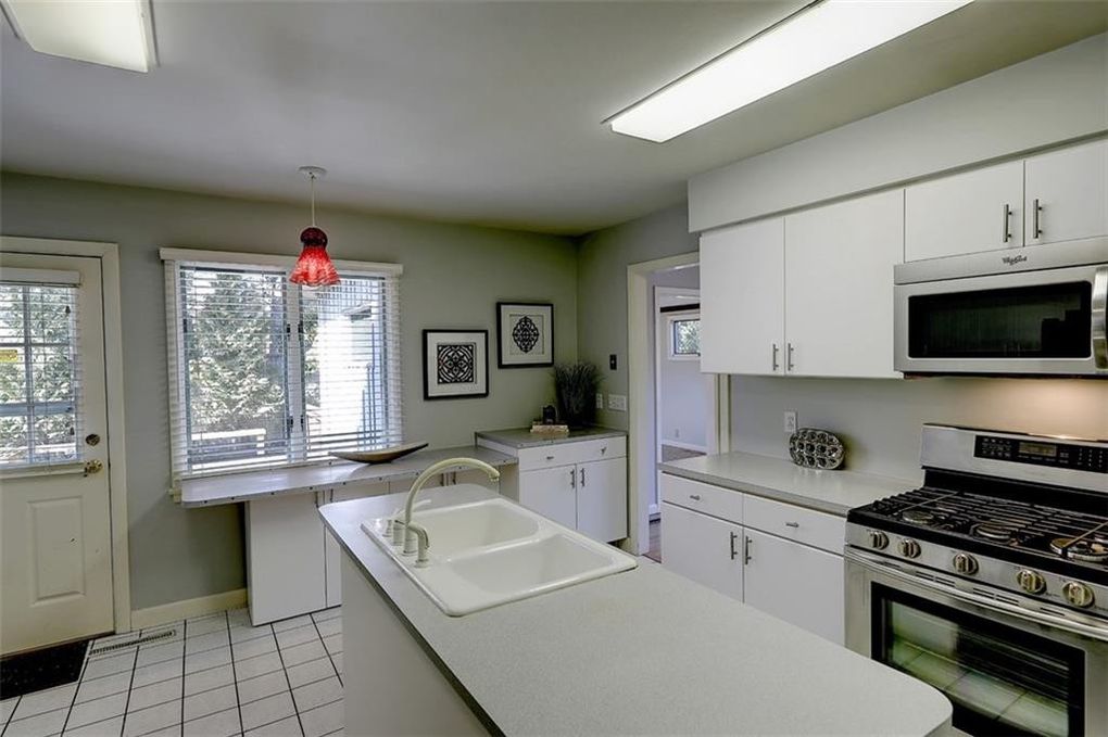 230 Laurel Ave, East Side of Prov, RI 02906
