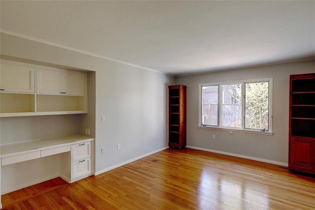230 Laurel Ave, East Side of Prov, RI 02906