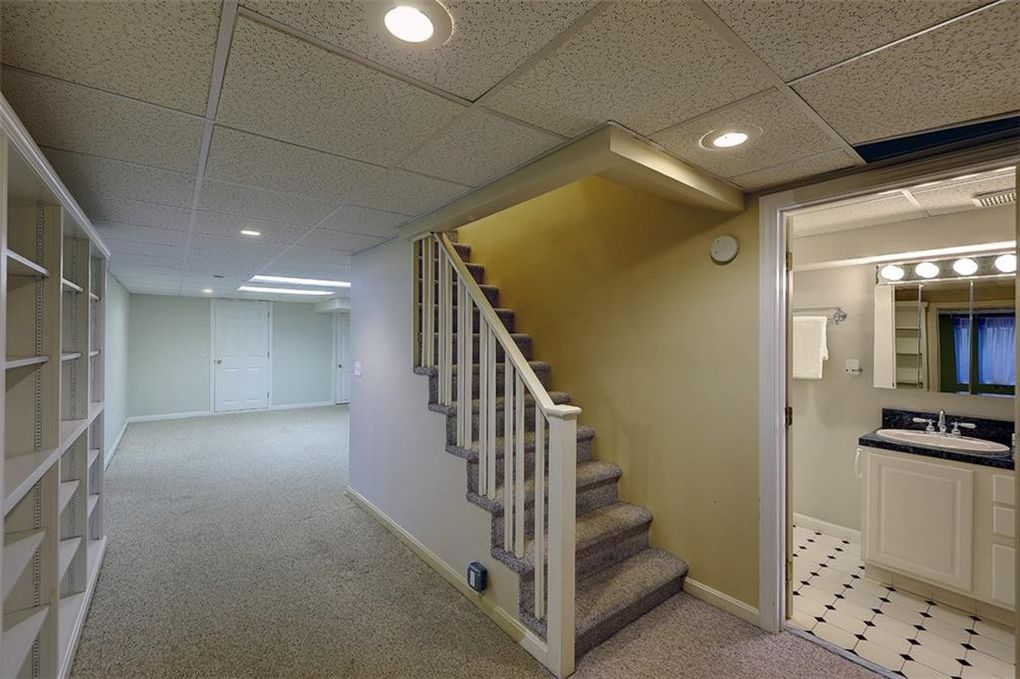 230 Laurel Ave, East Side of Prov, RI 02906