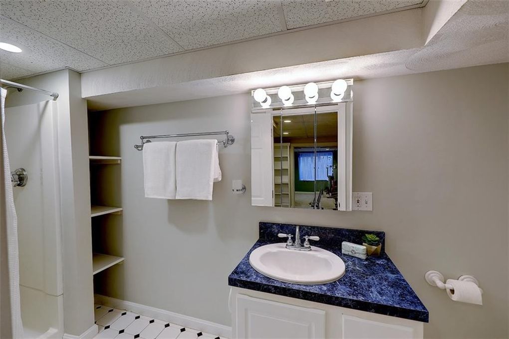 230 Laurel Ave, East Side of Prov, RI 02906