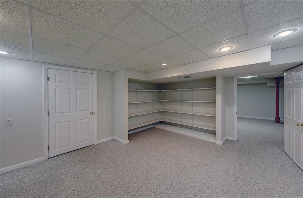 230 Laurel Ave, East Side of Prov, RI 02906