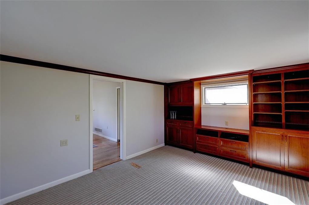 230 Laurel Ave, East Side of Prov, RI 02906