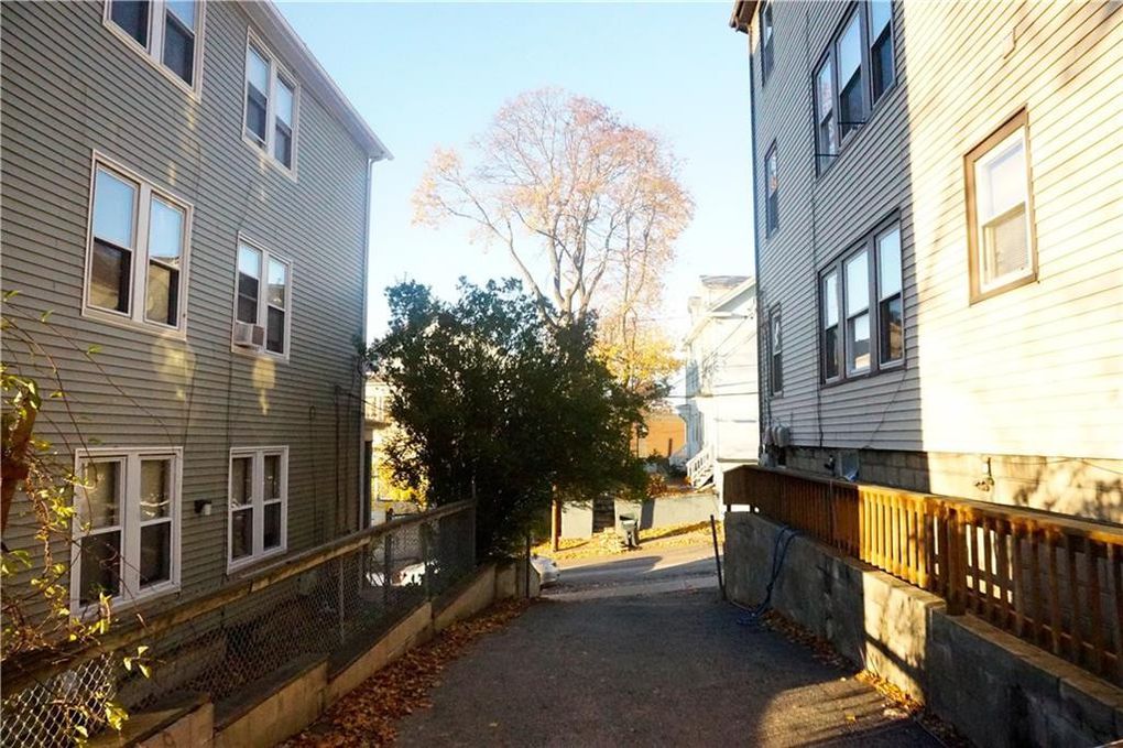 17 Evergreen St, Providence, RI 02906