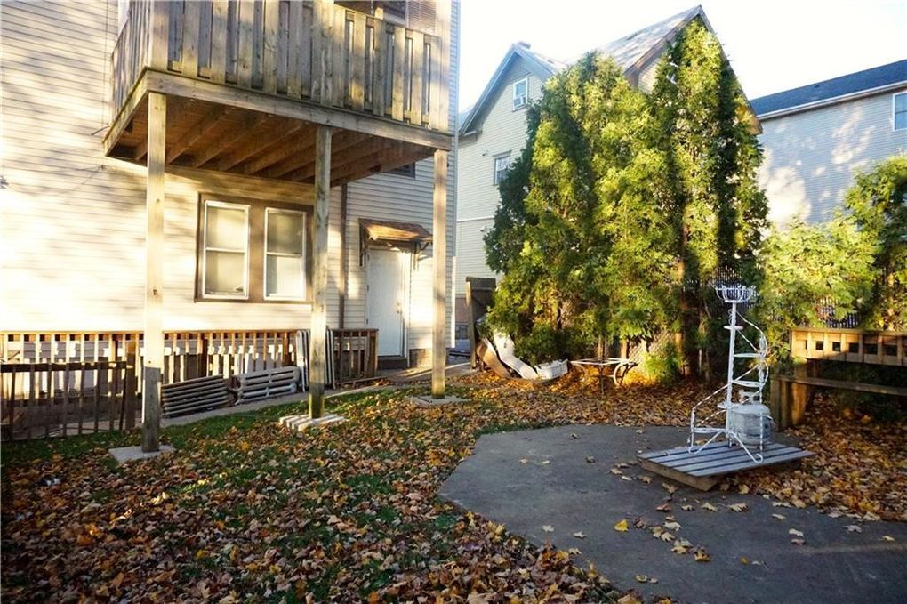 17 Evergreen St, Providence, RI 02906