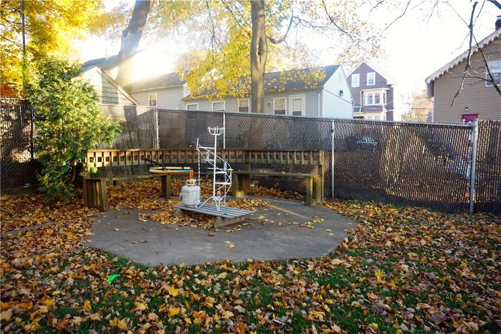 17 Evergreen St, Providence, RI 02906