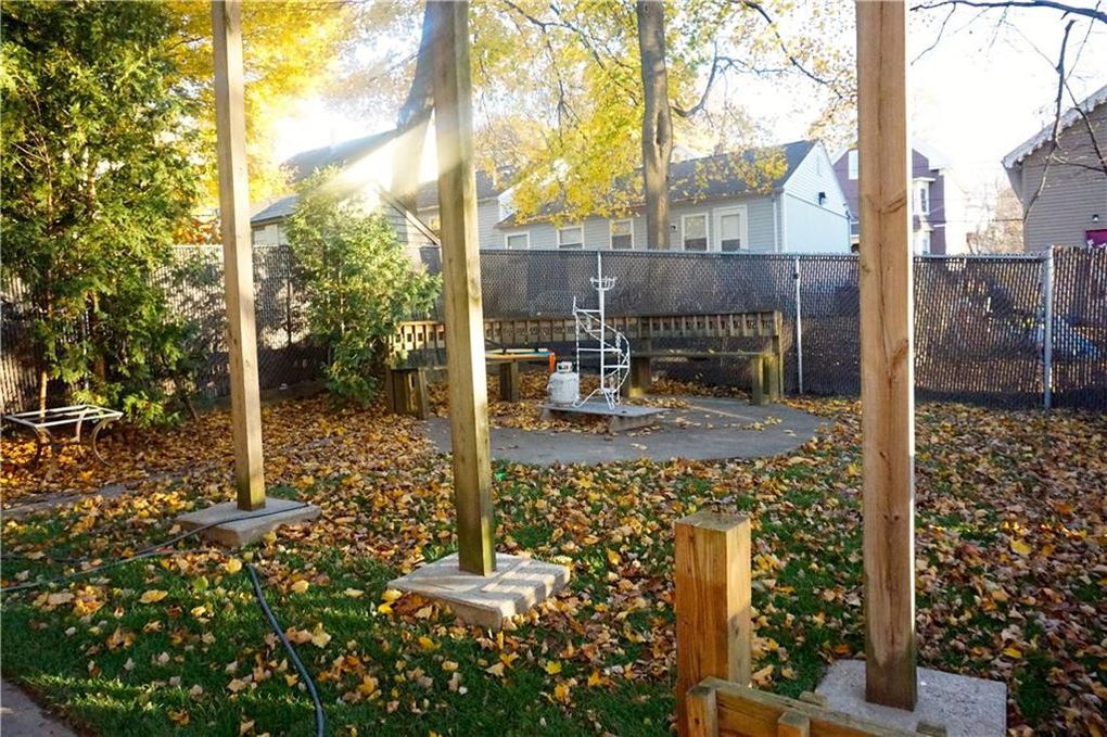 17 Evergreen St, Providence, RI 02906